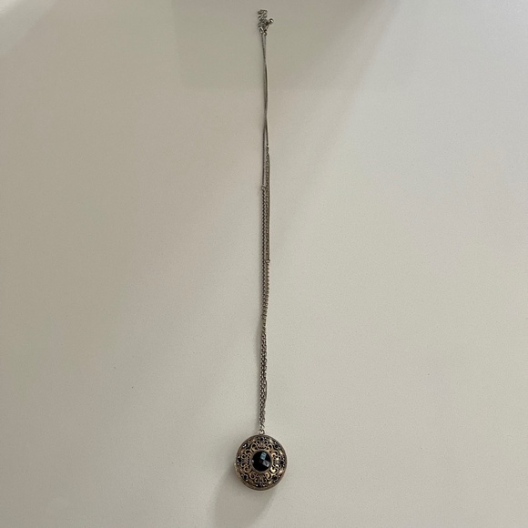 UO Gold Locket Necklace - Picture 4 of 5